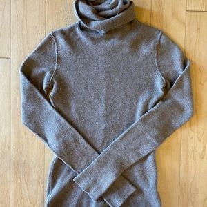 INHABIT 89% CASHMERE  FITTED TURTLENECK SWEATER